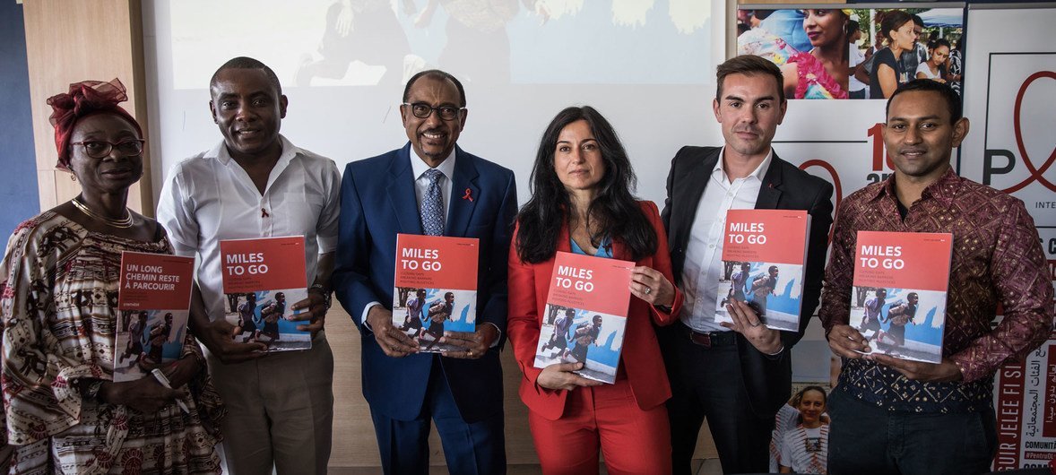 Left to right: Nicole Tsague, activist with AIDES; Yves Yomb, Global Alliance of Communities for Health and Rights; UNAIDS Executive Director Michel Sidibé; Stéphanie Seydoux, French Ambassador-at-large for global health; Aurélien Beaucamp, President of A