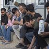 مجموعة من اللاجئين السوريين عبروا نهر إفروس من تركيا ويعيشون حاليا في قاعدة عسكرية سابقة قرب سالونيك في اليونان
