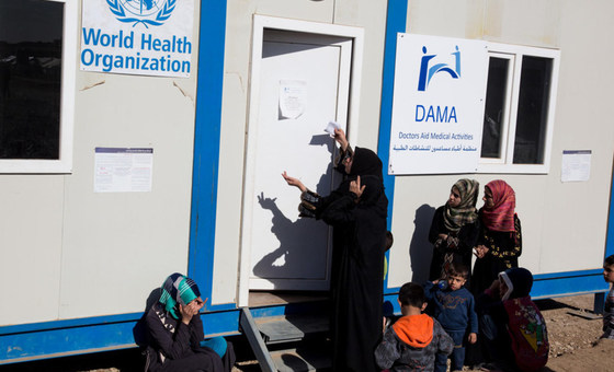 Mulheres e crianças recebem tratamento na clínica de Dama, no Iraque. 