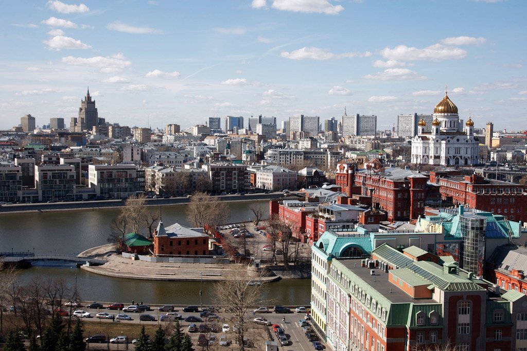 Une vue générale de Moscou, incluant la rivière Moscova.