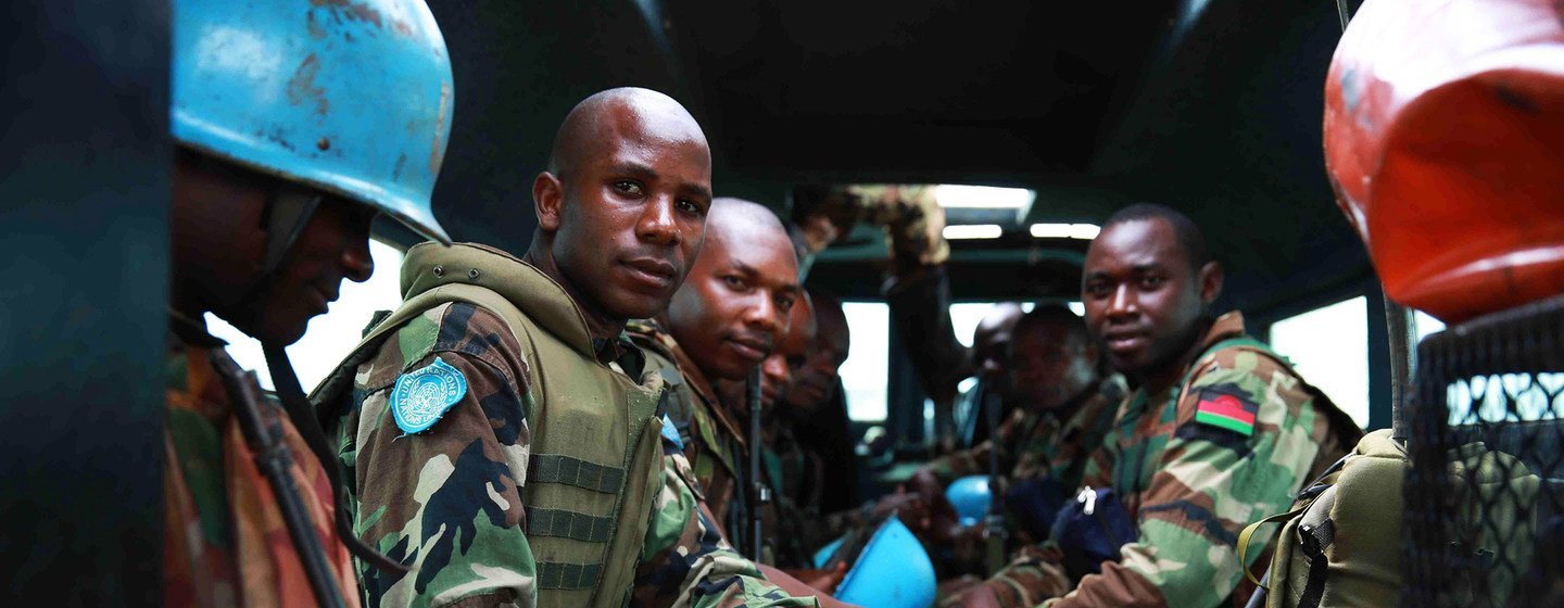 Fuerzas de la Paz de Malawi patrullan el norte de la provincia de Kivu en el este Democrático de la República del Congo, en 2014.
