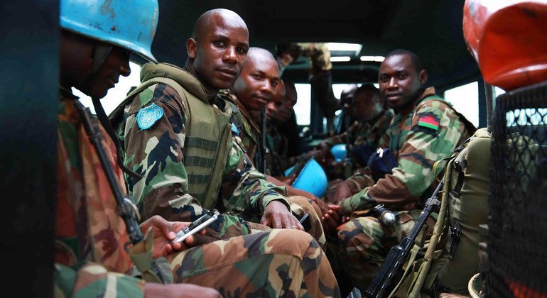 ２０１４年，来自马拉维的维和人员在刚果民主共和国东部的北基伍省巡逻。