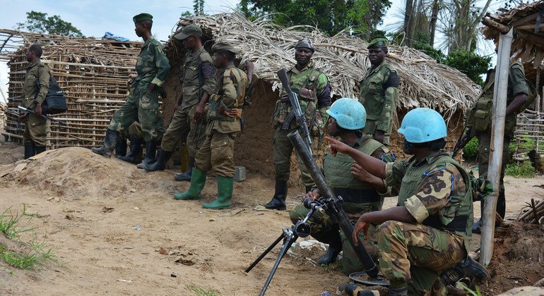 Fuerzas de la Paz de Malawi patrullan el norte de la provincia de Kivu en el este Democrático de la República del Congo.  