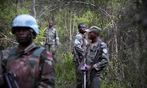 Fuerzas de la paz de Malawi en patrulla con el gobierno de las fuerzas del este de la República Democrática del Congo, en marzo de 2014.   