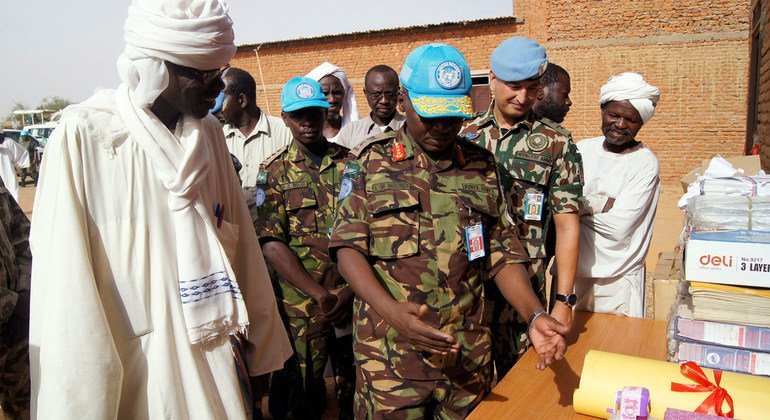 In April 2018, Lieutenant-General Ngondi handed over rehabilitated classrooms, an office and educational material to Al Bashir Basic School for boys in the Abu Shouk area, in El Fasher, North Darfur. The project, implemented by UNAMID peacekeepers, is par