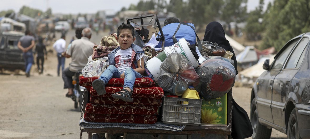 Familias desplazadas del área del Quneitra buscan refugio en campamentos improvisados. Unas 140.000 personas siguen desplazadas en el suroeste de siria y necesitan un "paso seguro" para escapar de esa zona