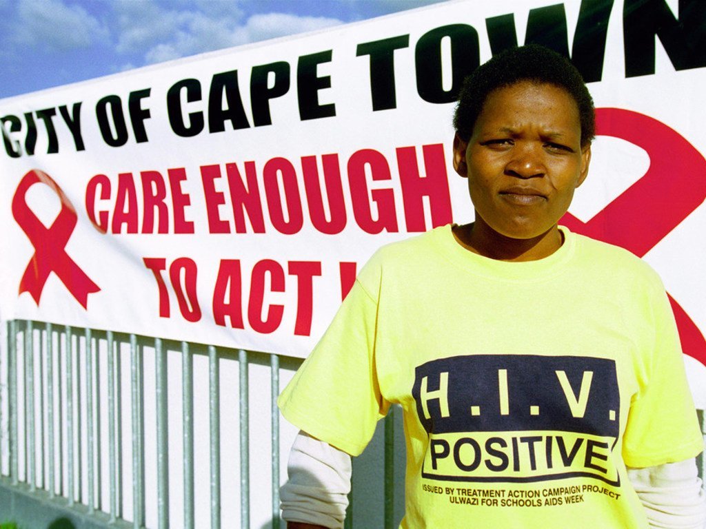 Gloria ambaye anaishi na virusi vya ukimwi katika vitongoji vya Khayelitsha mji wa Cape Town, Afrika Kusini ambako kampeni ya kuchagiza uelewa wa ukimwi ilifanyika mnamo Agosti 2007.