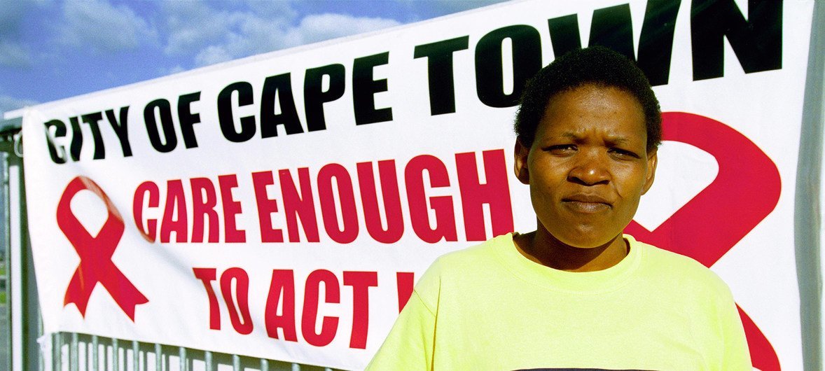 Gloria, séropositive, dans le township de Khayelitsha à l'extérieur du Cap, en Afrique du Sud, où la Treatment Action Campaign (TAC) a organisé une campagne de sensibilisation au sida, en août 2007.