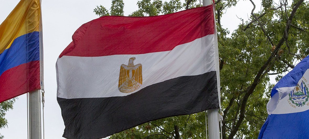 علم جمهورية مصر العربية يحلق في مقر الأمم المتحدة بنيويورك.