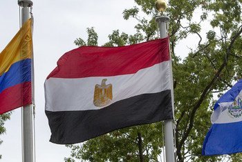 علم جمهورية مصر العربية أمام مقر الأمم المتحدة بنيويورك.