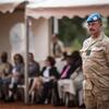 Mlinda amani UN Jean Paul Deconicck wa Ubelgiji akisimama katika sherehe huko Bamako, Mali.