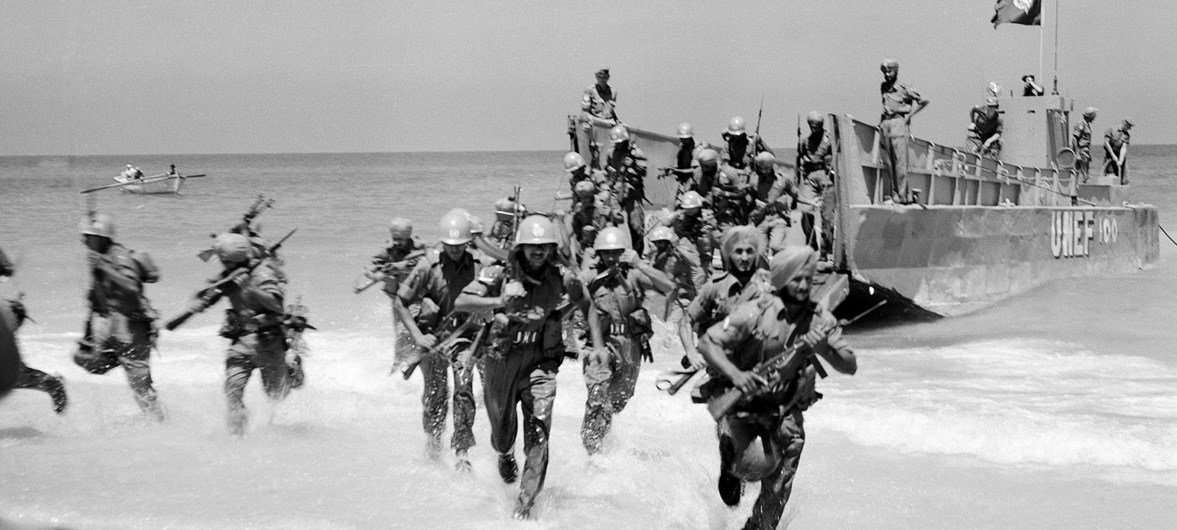 Troops of the UNEF contingent from India practice evacuation and landings on Abu Beach in Rafah, Gaza, in 1958. (file)