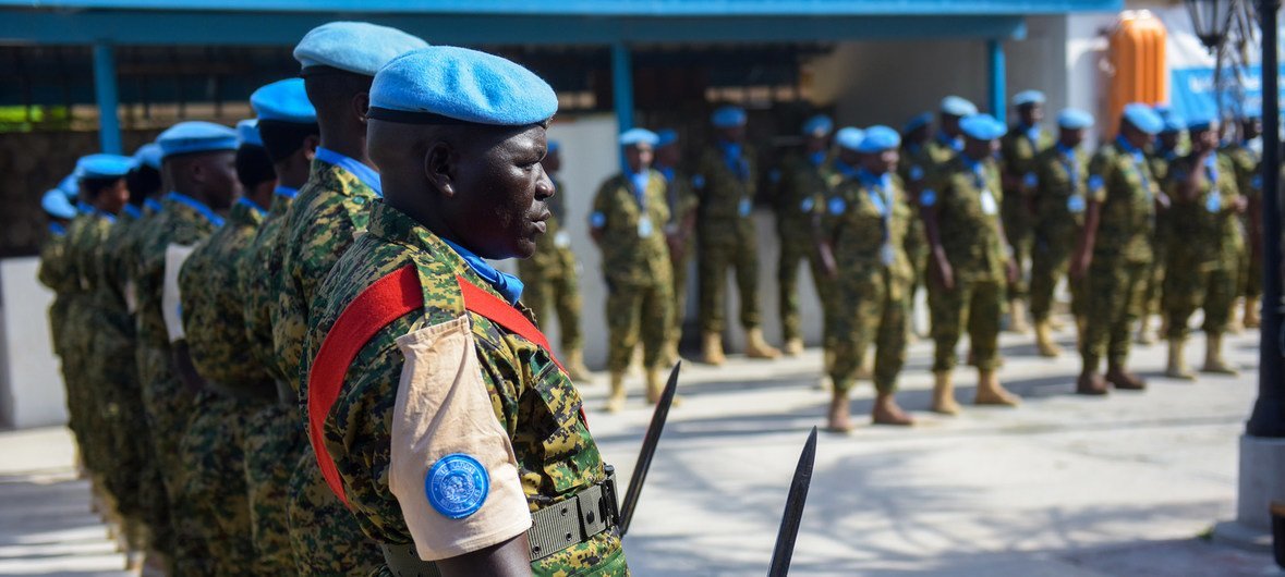 联合国警卫队中的乌干达部队因在索马里服役而获得奖章。