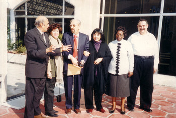 عصام الخانجي (أقصى اليمين) مع زملائه من مكتب المنسق الإنساني في العراق قبل تفجير عام 2003.