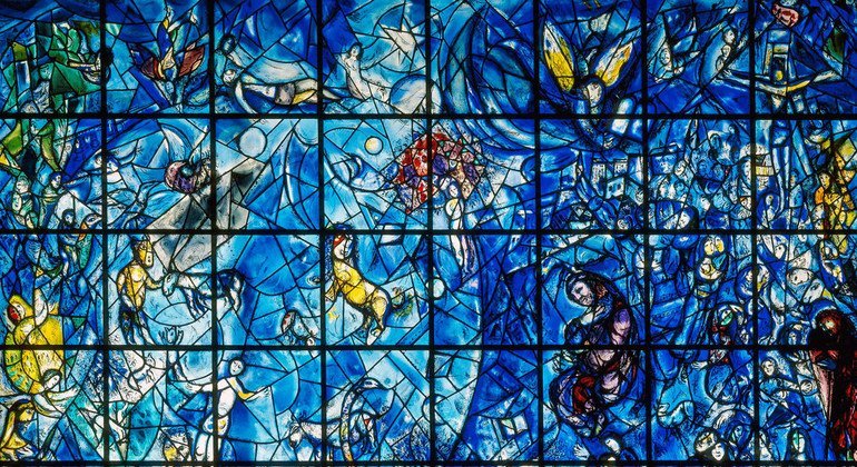 This large free-standing composition in stained glass is a memorial to former Secretary-General Dag Hammarskjöld and the fifteen others who lost their lives in a plane crash in Ndola, Africa. It is a gift from UN staff members and French artist Marc Chag