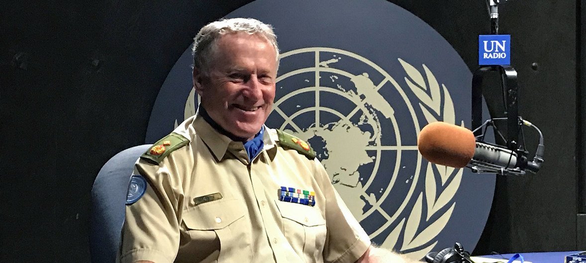 联合国驻黎临时部队指挥官贝里少将在纽约联合国总部接受联合国新闻采访。