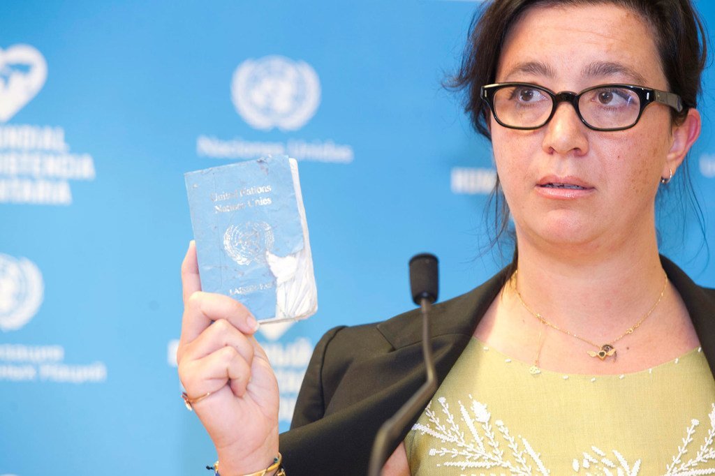 إلبيدا روكا الموظفة في الأمم المتحدة والتي نجت من الهجوم الإرهابي تحمل دائما جواز سفر الأمم المتحدة الذي احترق وتمزق بسبب التفجير.