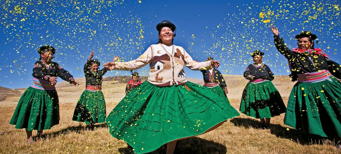  Femmes des hauts plateaux andins. Essai photo sur l'alpaca