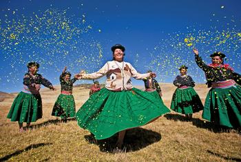  Femmes des hauts plateaux andins. Essai photo sur l'alpaca