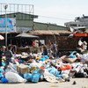 应急燃料缺乏影响了加沙的污水处理和垃圾收集工作，街头垃圾成堆。