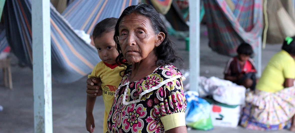在巴西一个庇护所的一位委内瑞拉土著妇女。