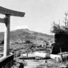 أطلال مدينة ناغازاكي اليابانية، حوالي 800 متر من المركز الرئيسي في منتصف أكتوبر 1945.