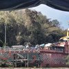 تمثال بوذا على متن قارب على ضفة نهر ميكونغ في شيانج راي، تايلاند. حيث تم إنقاذ اثني عشر لاعبا شابا لكرة القدم ومدربهم في يوليو 2018، بعد الفيضانات الموسمية الغزيرة التي حاصرتهم لأكثر من أسبوعين داخل مجمع للكهوف.