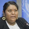Amy Juan, Tohono O'odham de los Estados Unidos, informa a la prensa con motivo del Día Internacional de los Pueblos Indígenas del Mundo.