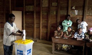 A voter casts his ballot for the presidential and legislative elections in the Democratic Republic of the Congo, November 2011. President Joseph Kabila has announced that he does not intend to run in elections scheduled for December 2018.