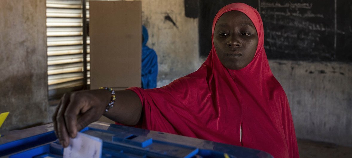 A woman voting at a polling station in Gao, north of Mali, during the run-off presidential elections elections between outgoing President Ibrahim Boubacar Keita and opposition leader Soumaila Cissé. 12 August 2018.