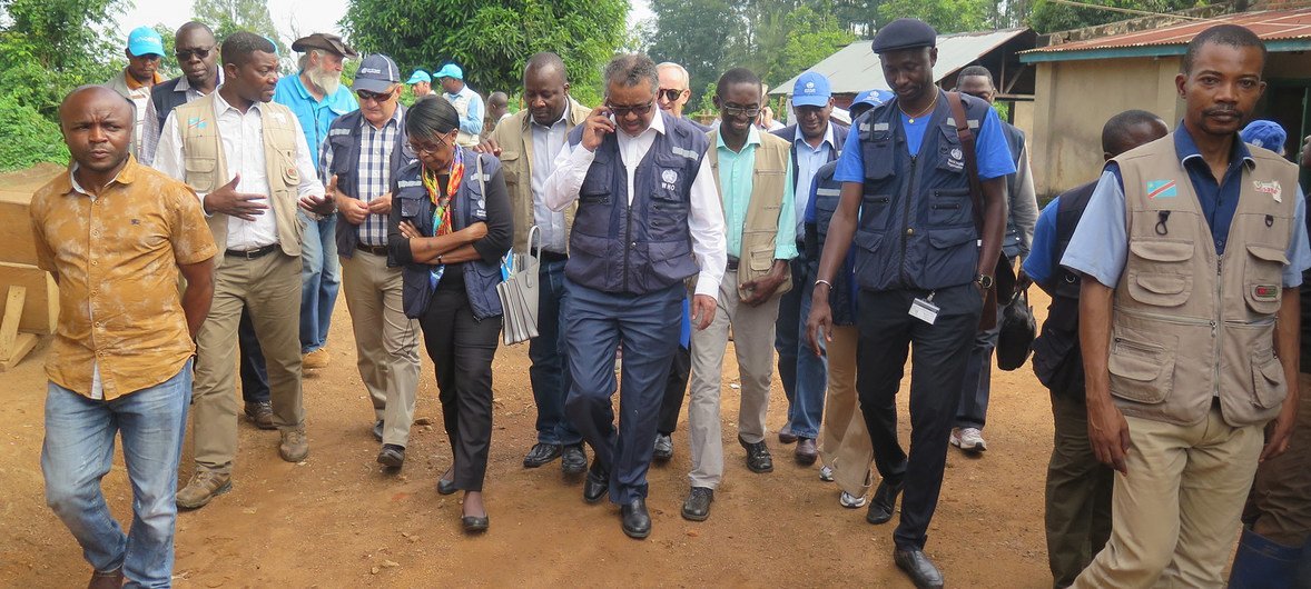  Le Directeur général de l’OMS, Tedros Adhanom Ghebreyesus (au centre), le Dr Matshidiso Moeti (à gauche), directrice régionale de l’OMS pour l'Afrique et Adam Salami, de la MONUSCO évaluent la reponse àa Ebola, au Nord-Kivu, en RDC, le 11 août dernier