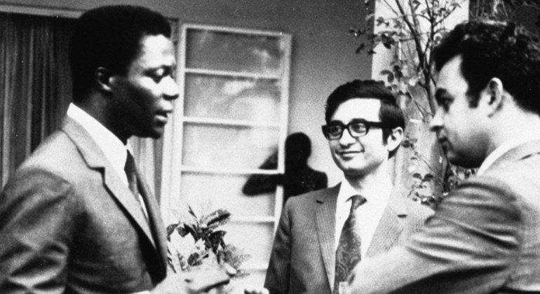 1971年，联合国前秘书长安南（左）作为交流学者在赞比亚度过了一段时间。