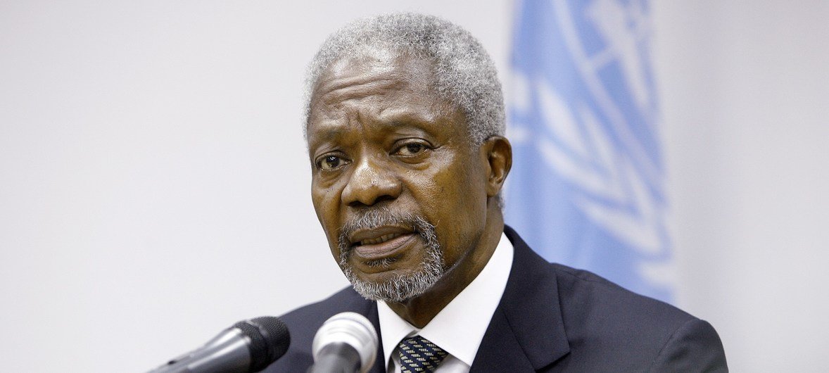 Kofi Annan foi o sétimo secretário-geral das Nações Unidas. Na foto, ele fala a repórteres na missão da ONU na Libéria em 2006.