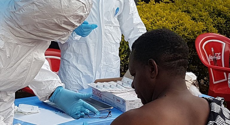 El 8 de agosto de 2018 empezó la campaña de vacunación a los trabajadores de la salud, en Mangina, Kivu Norte, el epicentro del décimo brote de ébola en la República Democrática del Congo. 