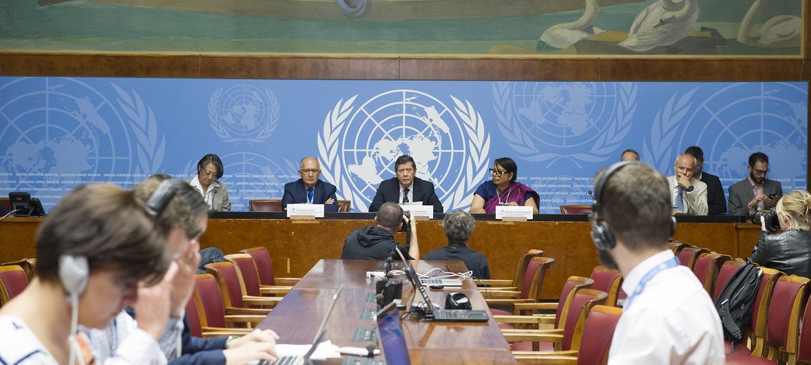 Marzuki Darusman, Chair of the Independent International Fact-finding Mission on Myanmar (centre), flanked by Mission members Christopher Sidoti (l) and Radhika Coomaraswamy (r), briefs the press on their report, UN Office at Geneva, 27 August 2018.