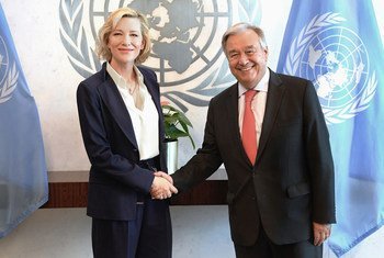 Cate Blanchett e António Guterres na sede da ONU, em Nova Iorque. 