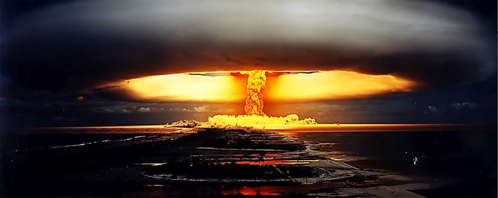 Un essai nucléaire réalisé sur une île de Polynésie française en 1971.