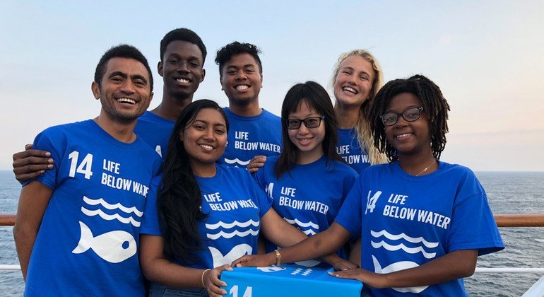 Un groupe de 7 jeunes leaders a rejoint Peace Boat à Stockholm, en Suède, pour lancer la deuxième édition du Programme des jeunes ambassadeurs de l'océan et du climat