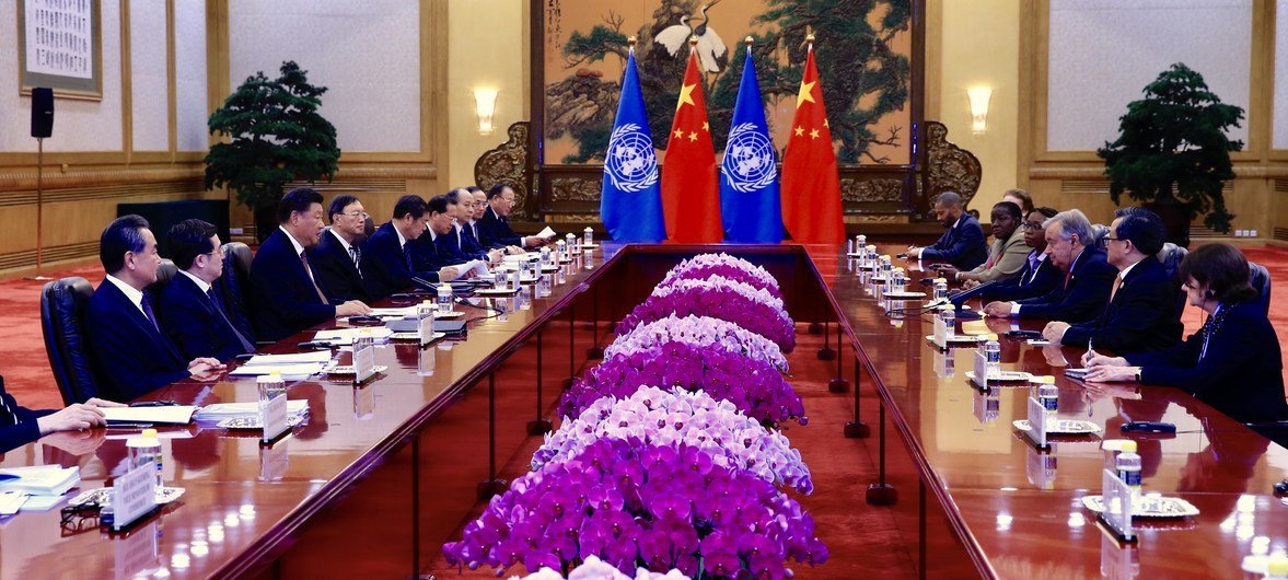 2018年9月2日，联合国秘书长古特雷斯（右中）与中国国家主席习近平（左中）举行会晤。古特雷斯将出席9月3日在北京开幕的中非合作论坛北京峰会。