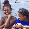 कैरीबियाई देश डॉमीनिका की कुछ युवा महिलाएँ
