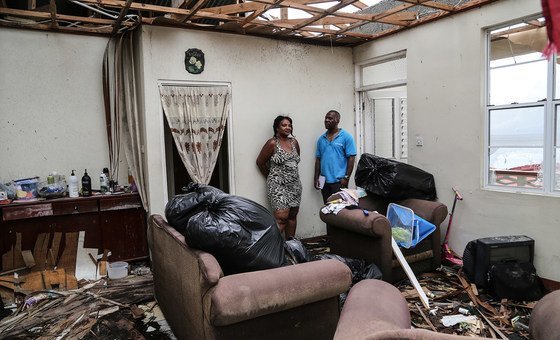 Muitas famílias na República Dominicana perderam tudo após o furacão que atingiu a ilha em 2017. 