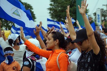 学生在尼加拉瓜首都马那瓜进行抗议。（2018年7月资料图片）
