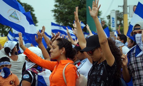 Estudantes protestam na capital da Nicarágua, Managua. 