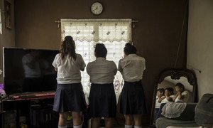 Tres chicas de Progreso, Yoro, Honduras, de 13 y 14 años, son víctimas de acoso en su escuela. La persona responsable es un estudiante de 15 años que trabaja con una red que capta a chicas jóvenes para que trabajen como prostitutas.