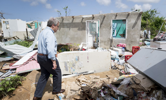 Chefe da ONU visita zona em Antigua e Barbuda arrasada por furacão. 