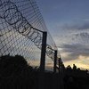 La Hongrie a renforcé la clôture frontalière en fil de rasoir le long d'une ancienne ligne de chemin de fer, pour bloquer le chemin des réfugiés et des migrants. Photo d'archive, septembre 2015.