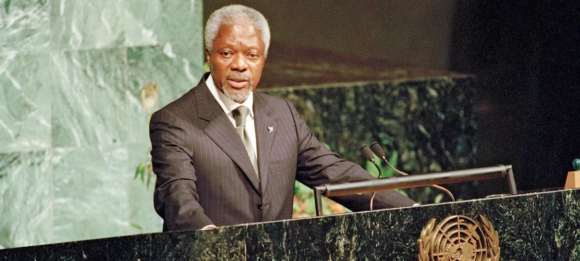Mwendazake Kofi Annan, hapa ni wakati alipokuwa Katibu Mkuu wa UN akifungua kikao cha malengo ya milenia kwenye makao makuu ya Umoja wa Mataifa mwezi Septemba mwaka 2000