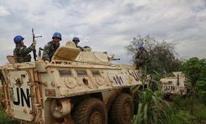 Des casques bleus chinois de la Mission des Nations Unies au Soudan du Sud en patrouille à Juba