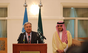 Le Secrétaire général de l'ONU António Guterres (à gauche) avec le Ministre saoudien des affaires étrangères Adel Jubeir à Djeddah, après la signature d'un accord de paix entre l'Ethiopie et l'Erythrée.