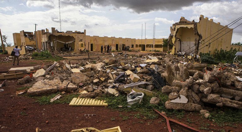 La sede de la Fuerza Conjunta del Grupo de los Cinco para el Sahel destruida por un atentado terrorista el 29 de junio de 2018 en Mopti (Malí).